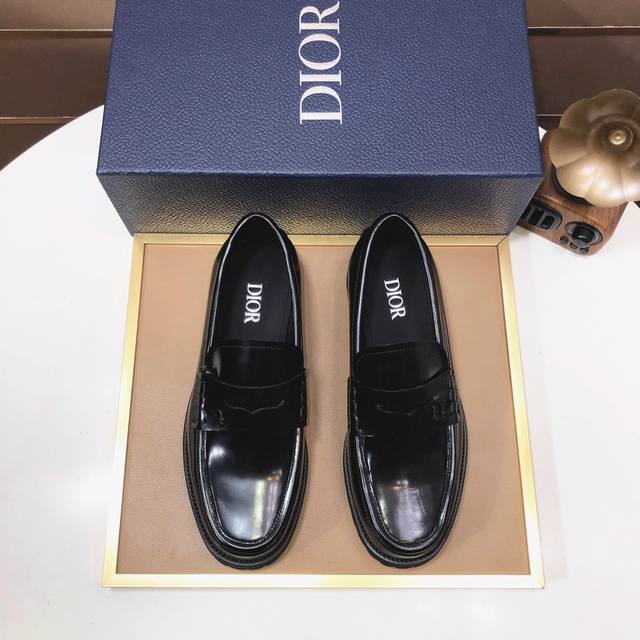 工厂 Dior 水染牛皮内里 迪奥原版1:1高品质出厂，进口原版料，进口版原牛皮，水染牛皮内里，原版tpu大底，码数:38-44